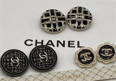 chanel button top